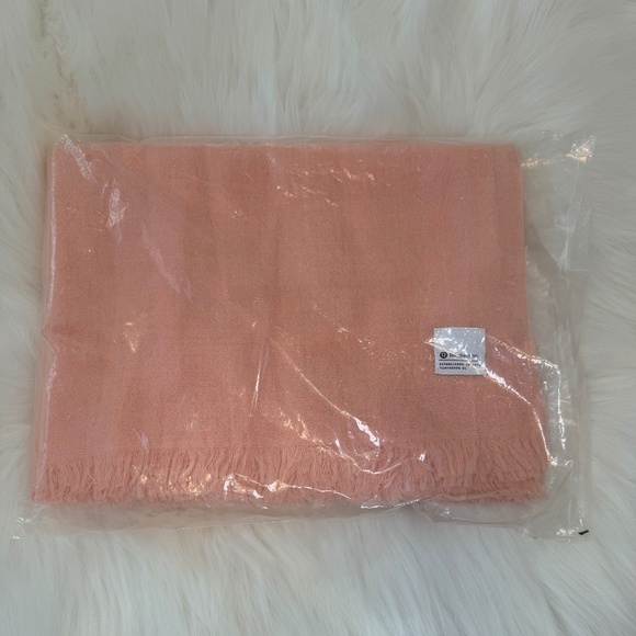NWT & Original Packaging Lululemon Pink Savannah Bundle; Hood, Mittens & Scarf - Picture 5 of 10